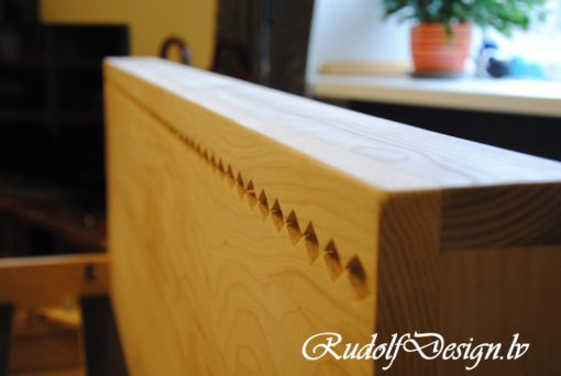 Eschenbett mit geschnitztem Muster – Bild 5