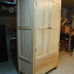 Massivholz Kleiderschrank aus Esche
