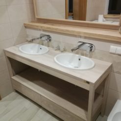 Eschenkommode mit Schubladen